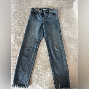 Levi’s light wash blue Jean in size 25